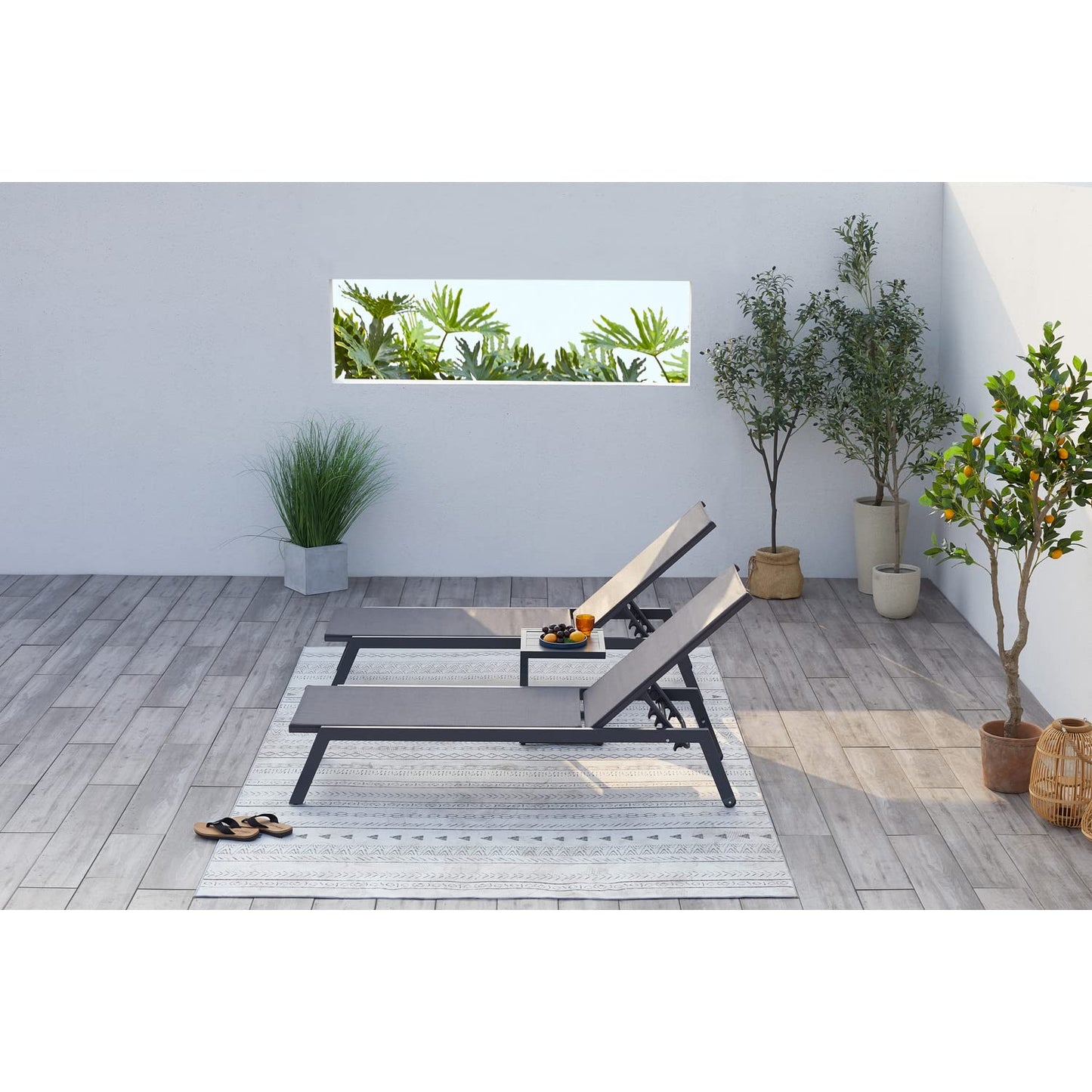 Set de 2 Tumbonas Reclinables con Mesa Auxiliar, Respaldo Ajustable, Estructura de Aluminio y Textilene, con Ruedas – Color Gris y Negro, Ideal para Jardín, Terraza, Playa o Piscina