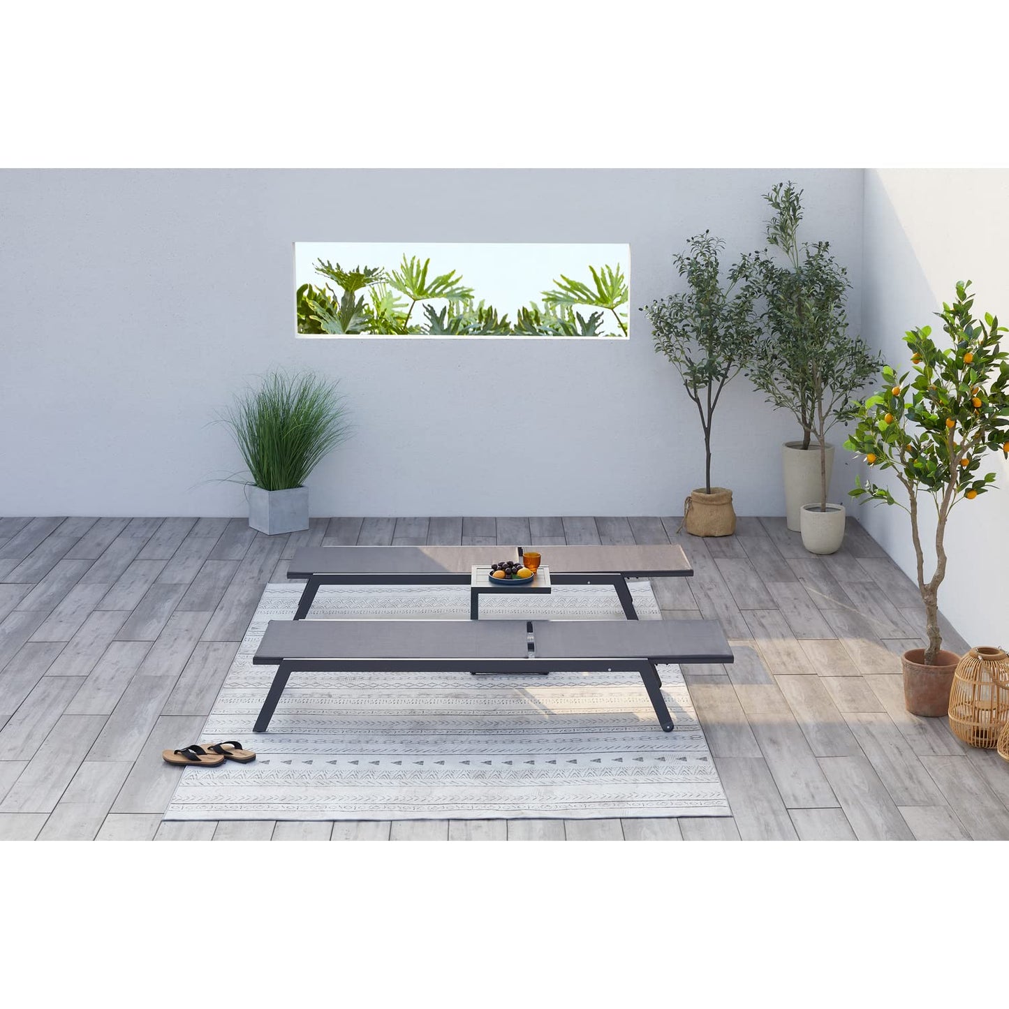 Set de 2 Tumbonas Reclinables con Mesa Auxiliar, Respaldo Ajustable, Estructura de Aluminio y Textilene, con Ruedas – Color Gris y Negro, Ideal para Jardín, Terraza, Playa o Piscina